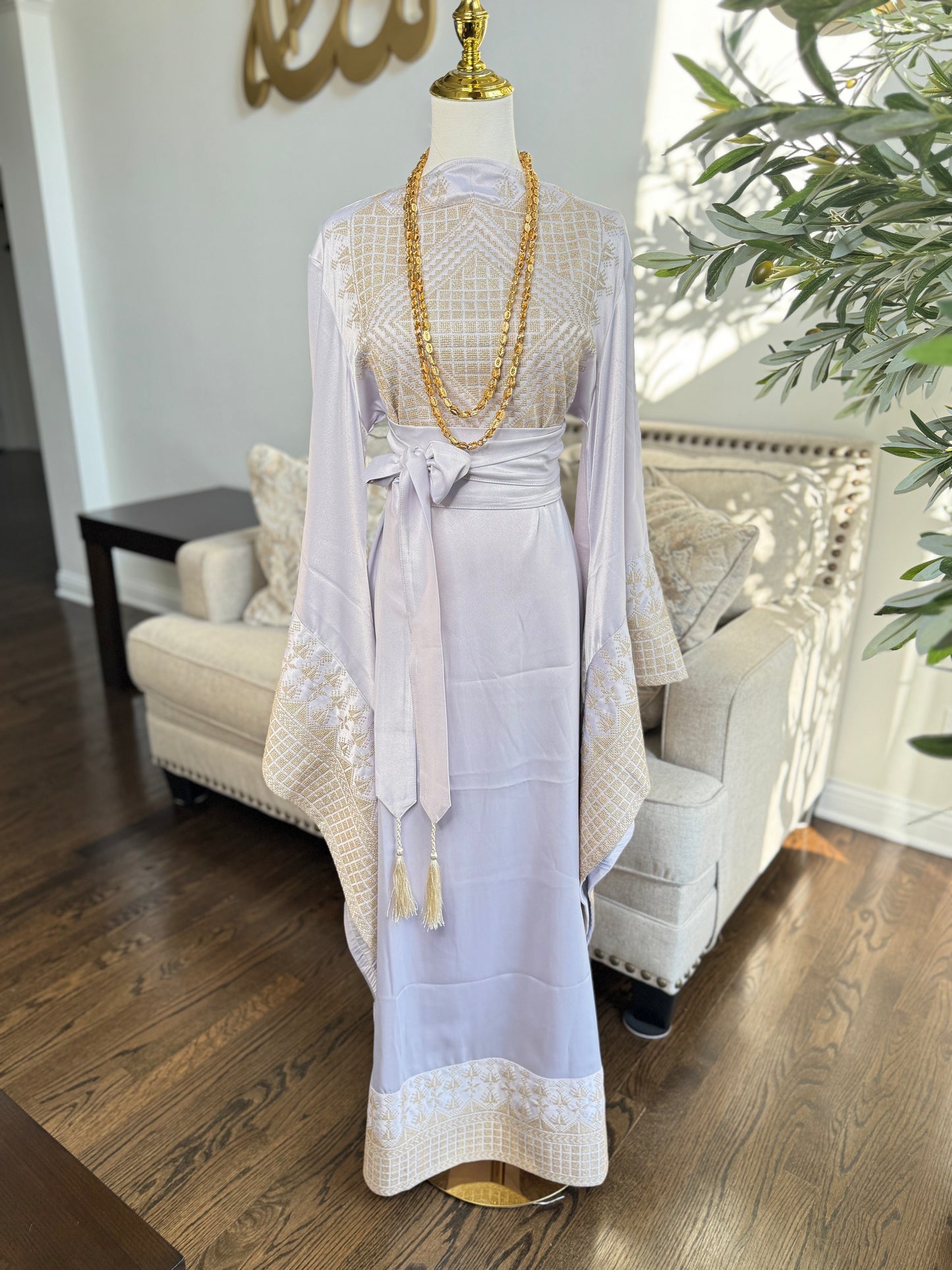 Light lavender Satin Embroidered Thobe Kaftan with Wide Sleeves