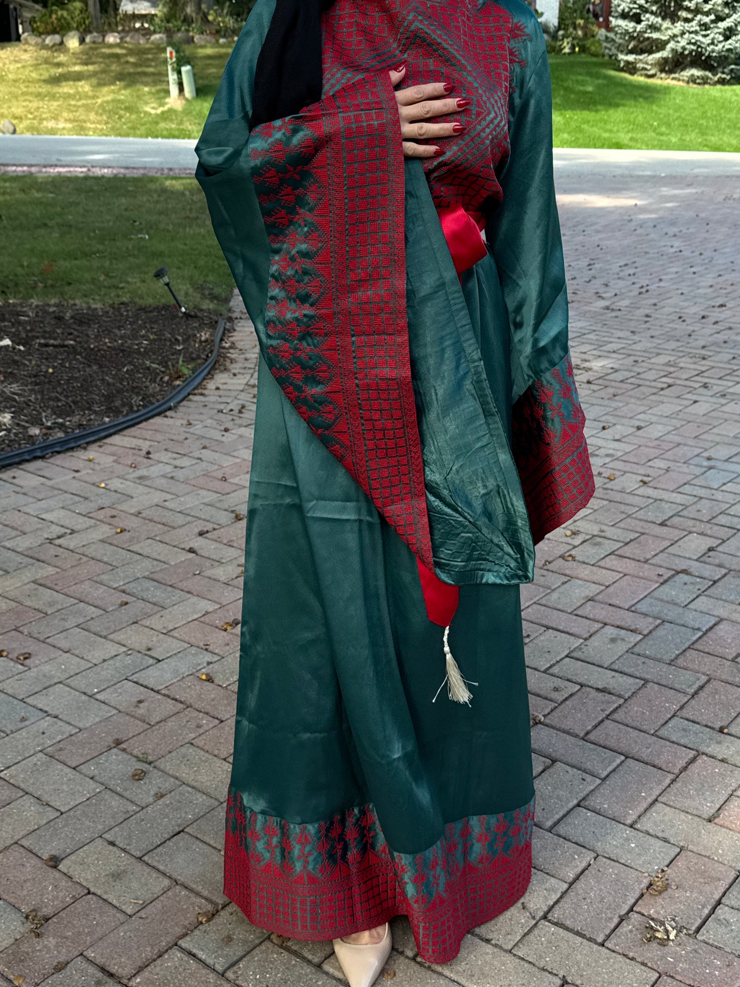 Green Satin Embroidered Thobe with Wide Sleeves