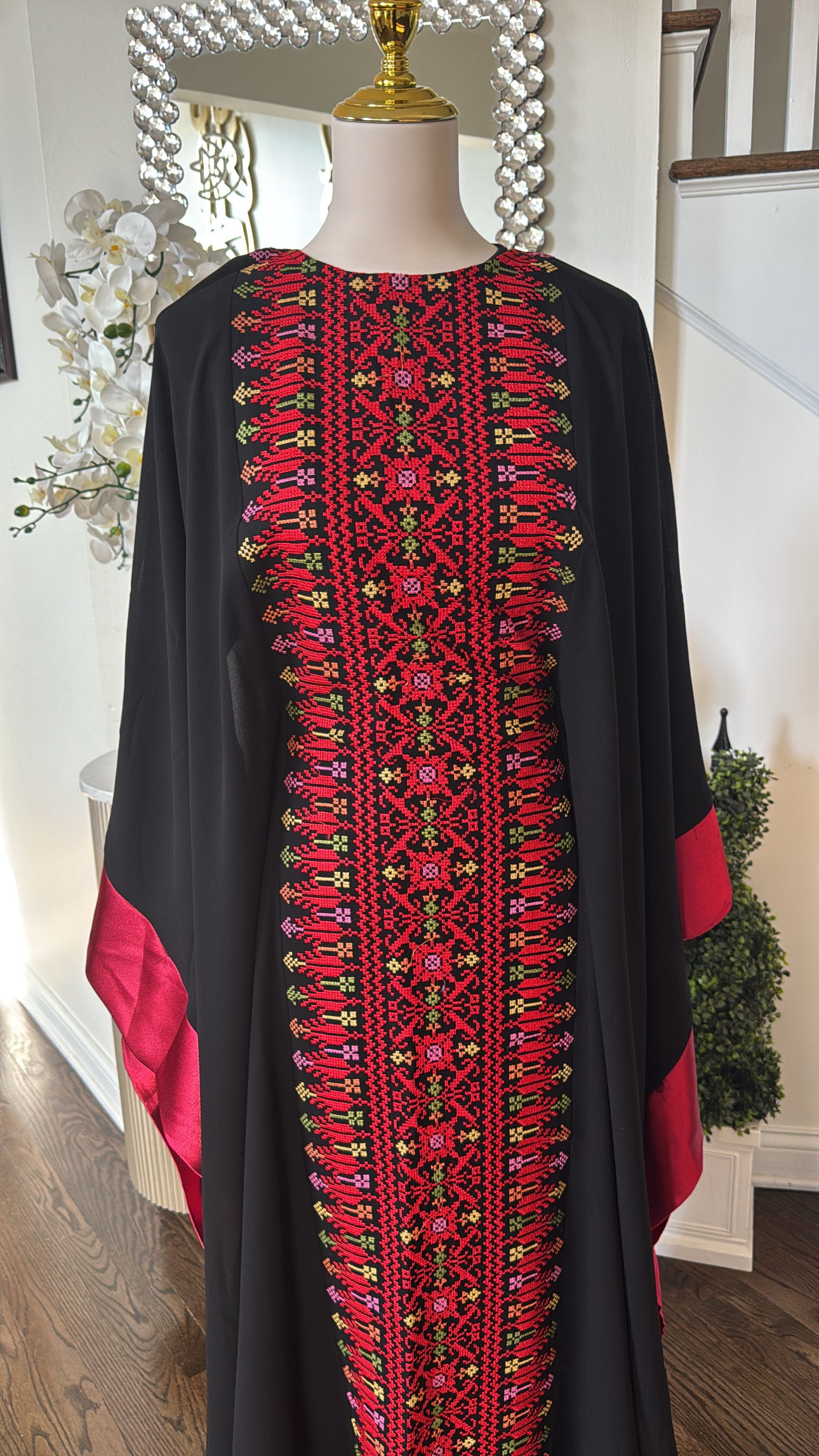 Embroidered Tatreez Bisht abaya