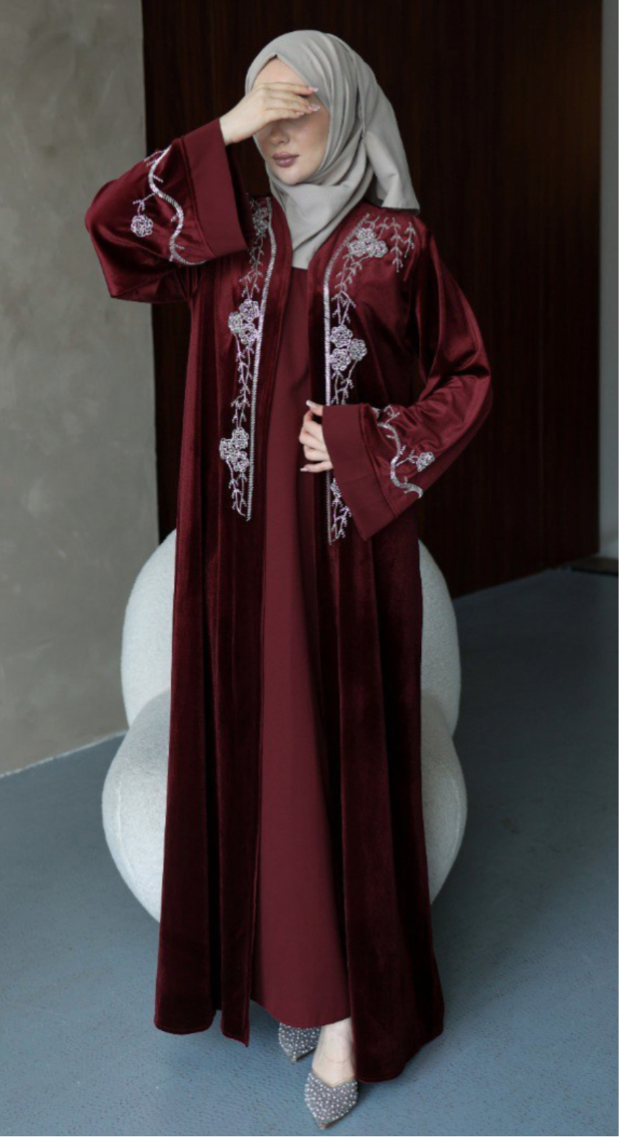 Velvet abaya Set with embroidered silver beads
