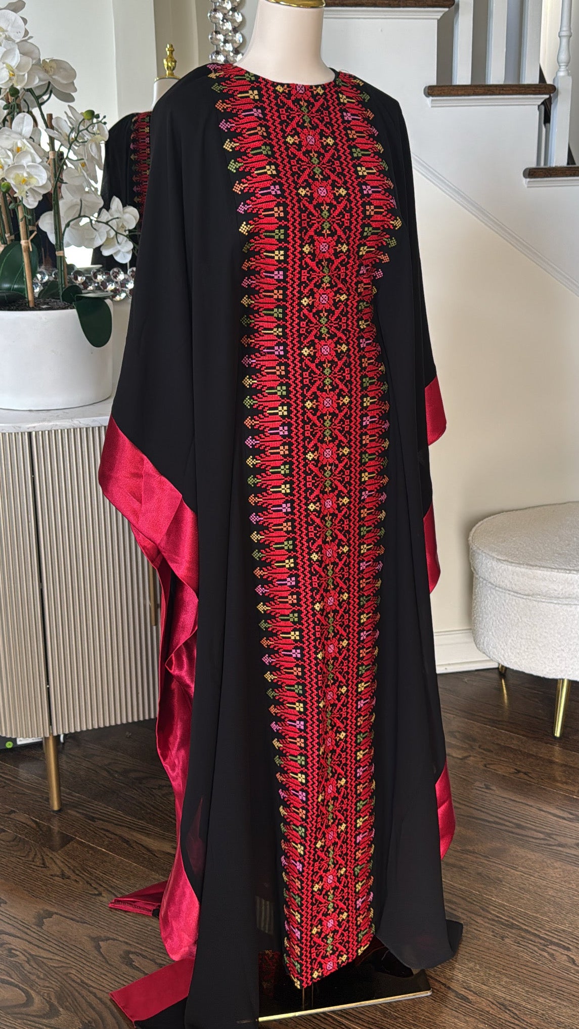 Embroidered Tatreez Bisht abaya