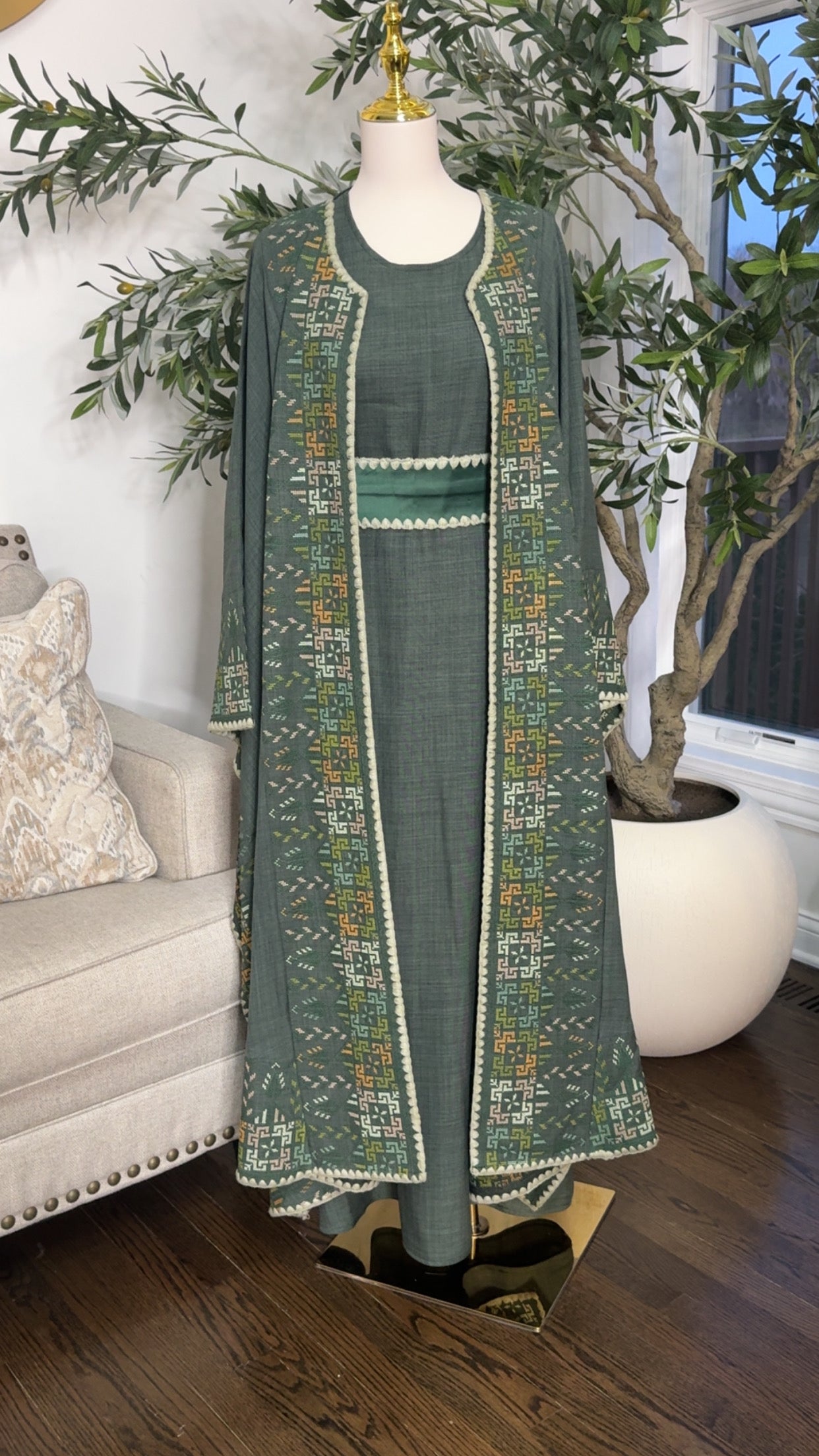 Luxurious embroidered Tatreez Butterfly Thobe Abaya set