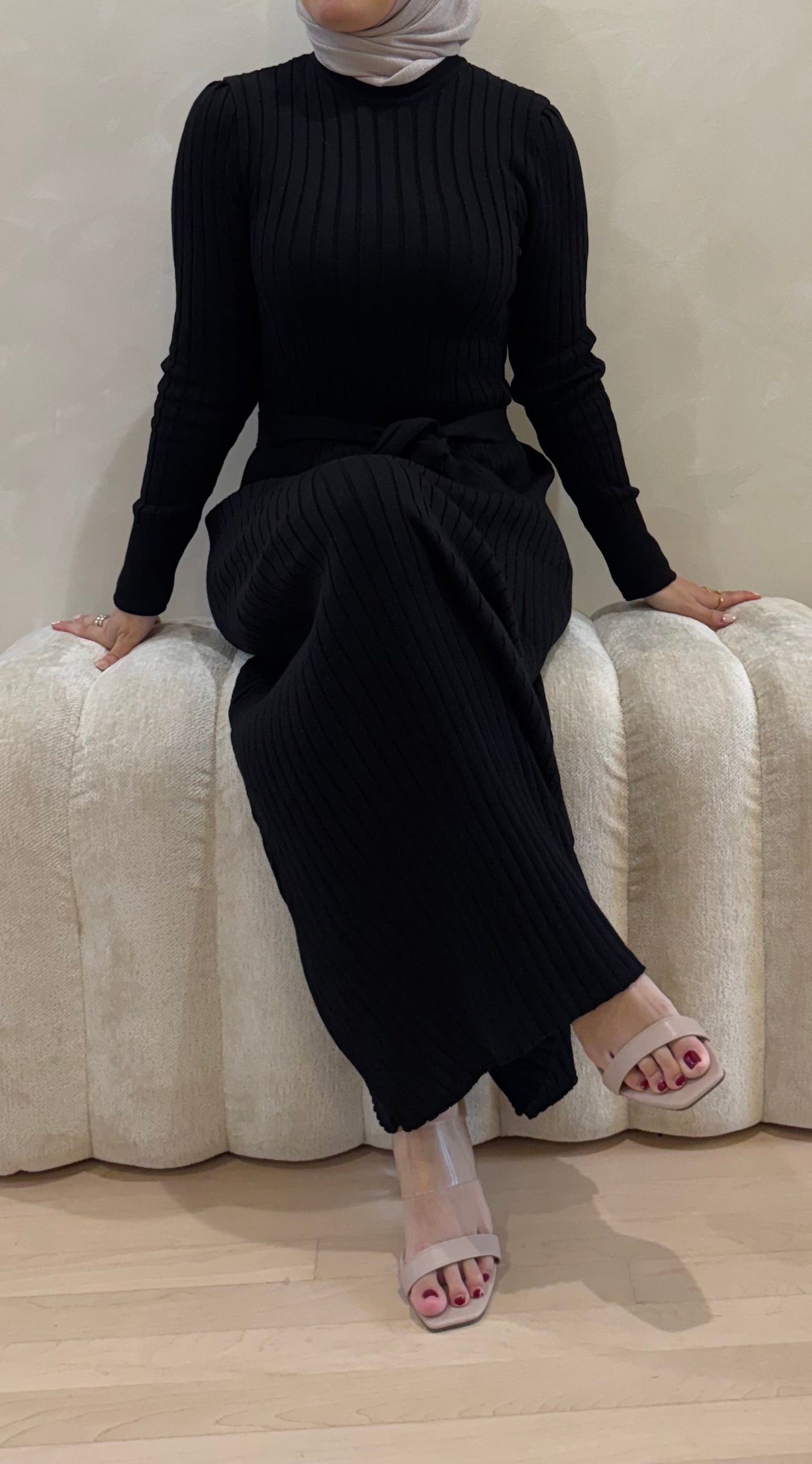 Chic Ribbed Maxi Black Knit Dress